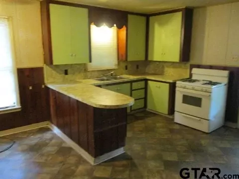 2203 Calvert Dr, Marshall, TX 75672 photo 7