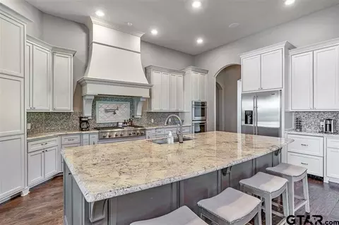 210 Waters Edge, Longview, TX 75605 photo 8