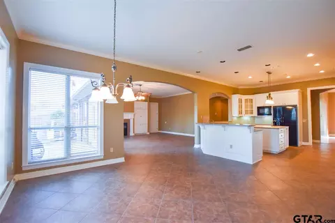 200 Burton Dr, Longview, TX 75603 photo 13