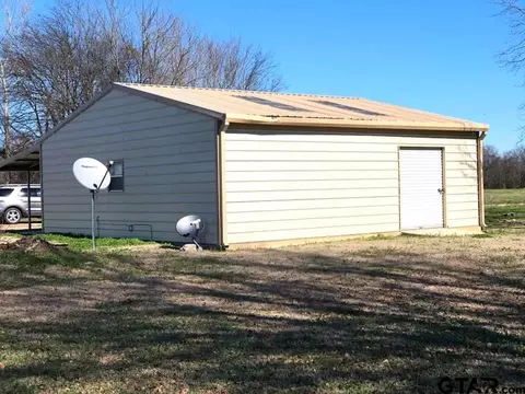 9305 S Fm 69, Como, TX 75431 photo 4