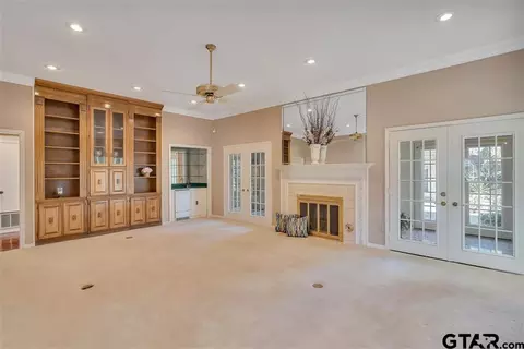 609 Regency Dr, Longview, TX 75604 photo 4