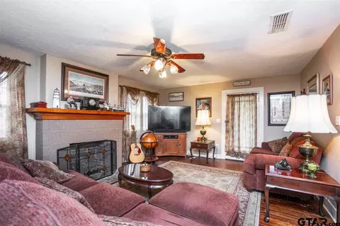 321 Warren, Gilmer, TX 75644 photo 10