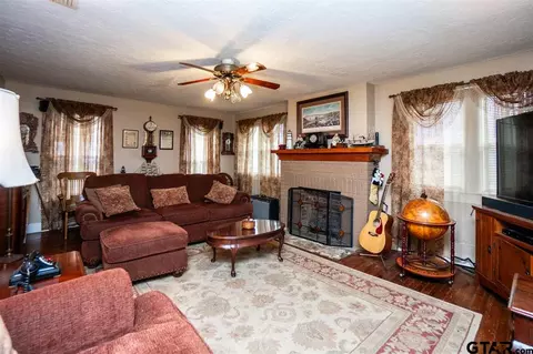321 Warren, Gilmer, TX 75644 photo 9