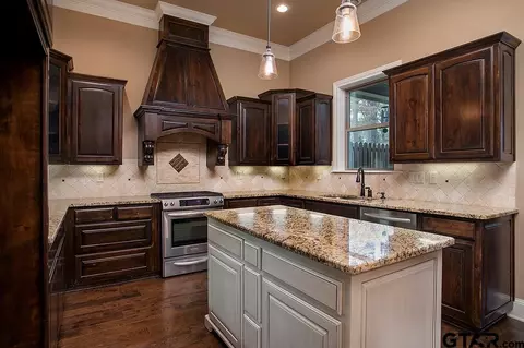 2229 Fallcrest, Tyler, TX 75703 photo 3