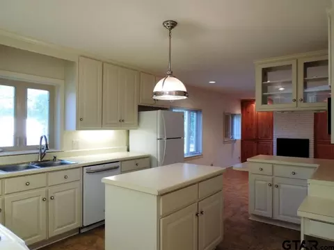 823 E Goode, Quitman, TX 75783 photo 6