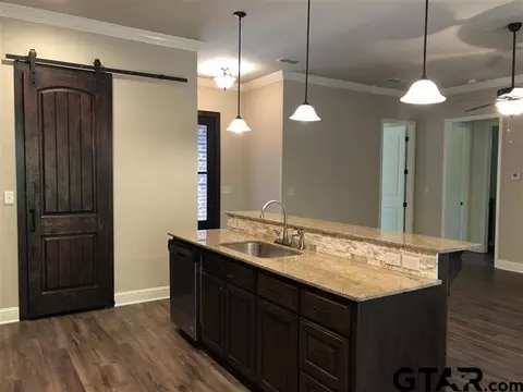 154 Hillside Dr, Longview, TX 75605 photo 2