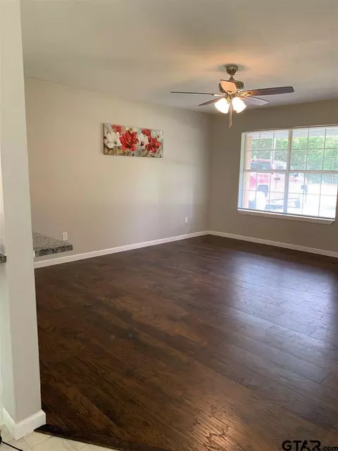806 Maple St, Commerce, TX 75428 photo 2