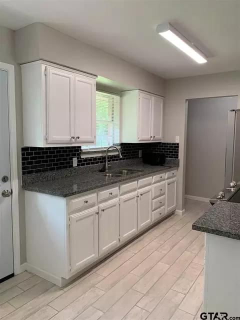 806 Maple St, Commerce, TX 75428 photo 6