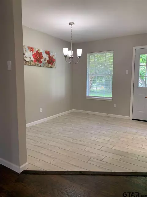 806 Maple St, Commerce, TX 75428 photo 5
