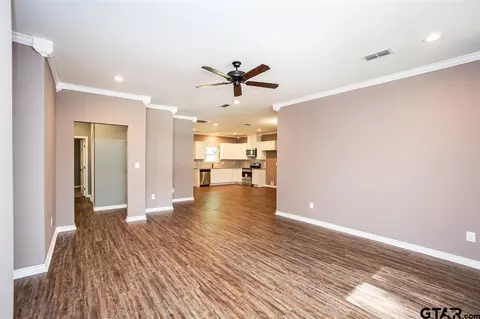 1900 Buccaneer Dr, Longview, TX 75604 photo 3