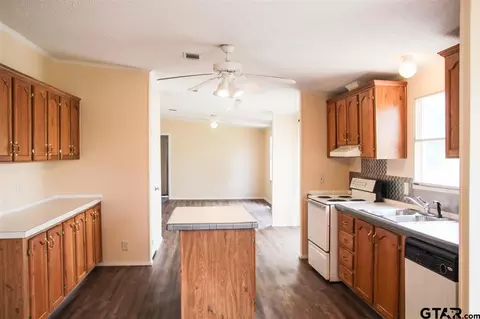 271 Ave E, Point, TX 75472 photo 4