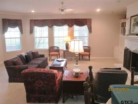 1411 Hollytree Pl, Tyler, TX 75703 photo 6