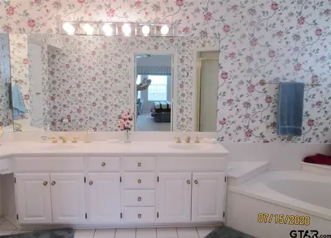 1411 Hollytree Pl, Tyler, TX 75703 photo 18