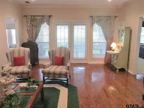 1411 Hollytree Pl, Tyler, TX 75703 photo 3