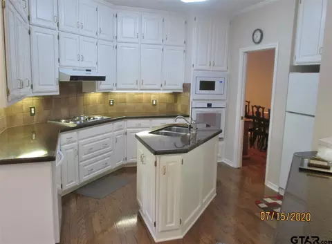 1411 Hollytree Pl, Tyler, TX 75703 photo 13