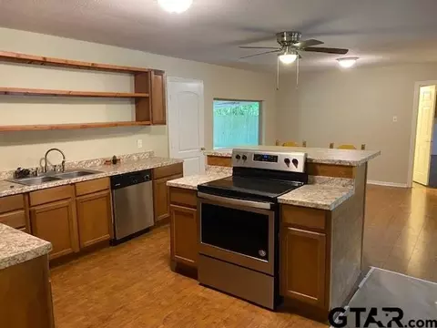 1417 Ruth, Longview, TX 75601 photo 2
