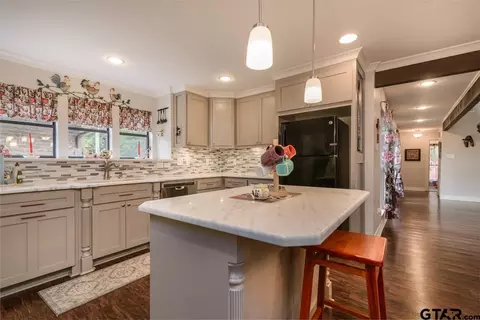 401 E Pirate St, Longview, TX 75604 photo 11