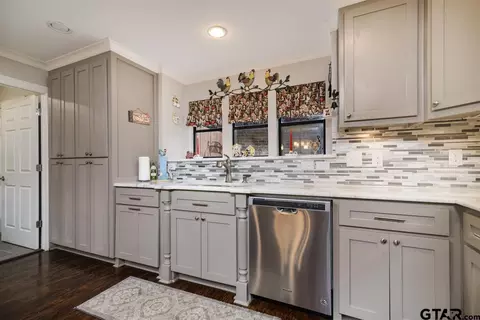 401 E Pirate St, Longview, TX 75604 photo 7