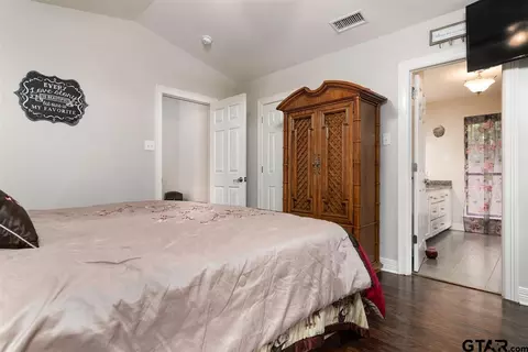 401 E Pirate St, Longview, TX 75604 photo 14
