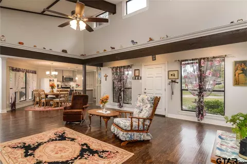 401 E Pirate St, Longview, TX 75604 photo 4