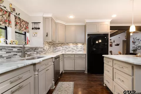 401 E Pirate St, Longview, TX 75604 photo 9