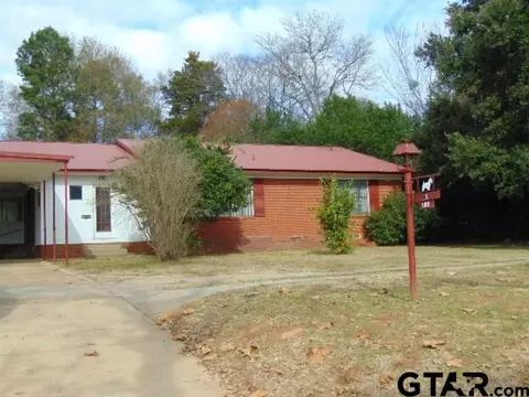 1010 Kickapoo, Jacksonville, TX 75766 photo 2