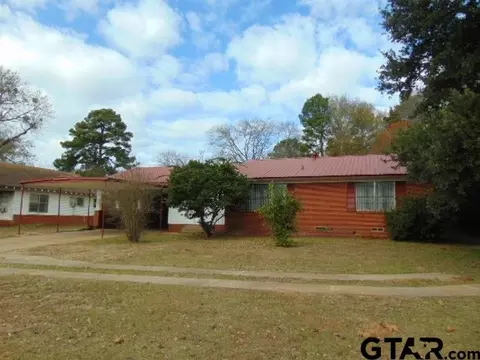 1010 Kickapoo, Jacksonville, TX 75766 photo 1