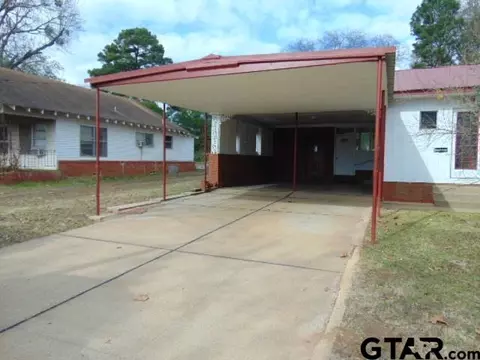 1010 Kickapoo, Jacksonville, TX 75766 photo 3