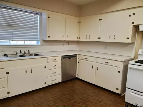 303 Pace, Naples, TX 75568 photo 2