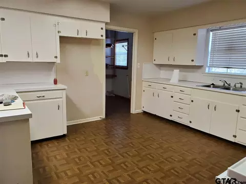 303 Pace, Naples, TX 75568 photo 3