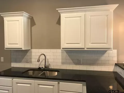 2019 Devine, Tyler, TX 75701 photo 5