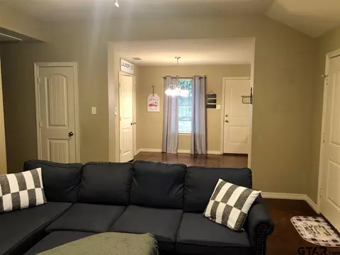1127 E Travis, Tyler, TX 75701 photo 4