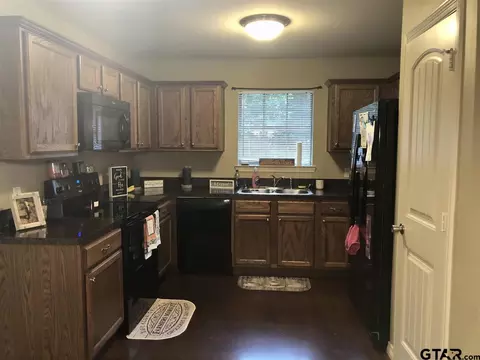 1127 E Travis, Tyler, TX 75701 photo 5