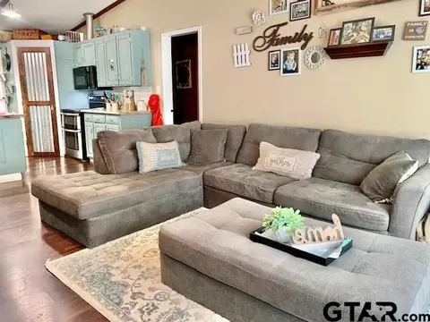 2425 E Devine St, Tyler, TX 75701 photo 3