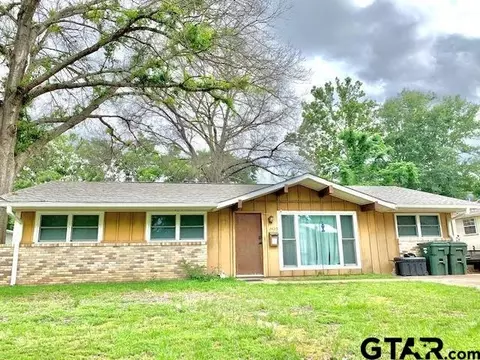 2425 E Devine St, Tyler, TX 75701 photo 1