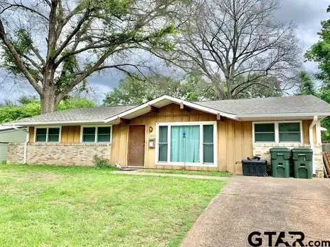 2425 E Devine St, Tyler, TX 75701 photo 2