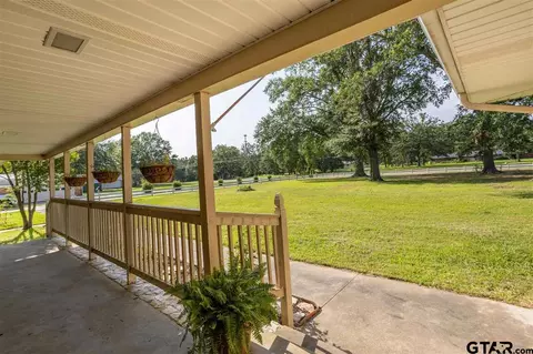 832 E Goode St, Quitman, TX 75783 photo 3