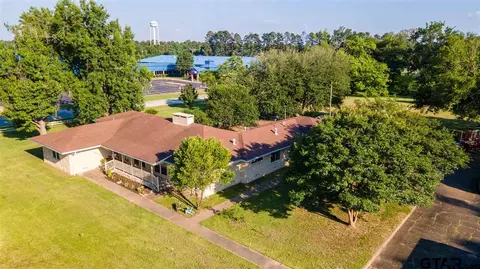 832 E Goode St, Quitman, TX 75783 photo 4