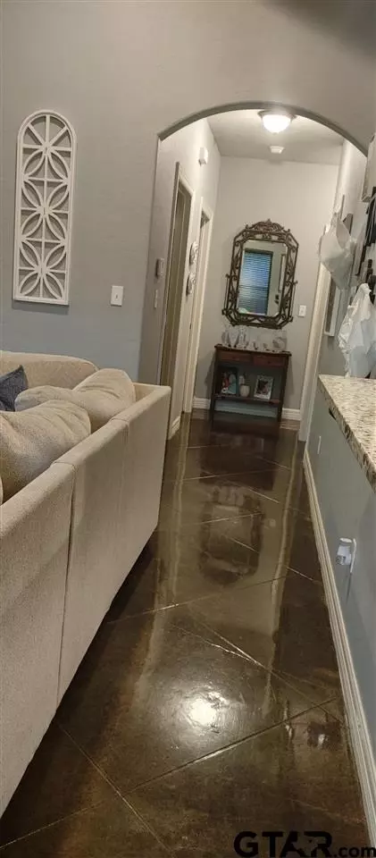 137 Cooper Dr, Longview, TX 75603 photo 5