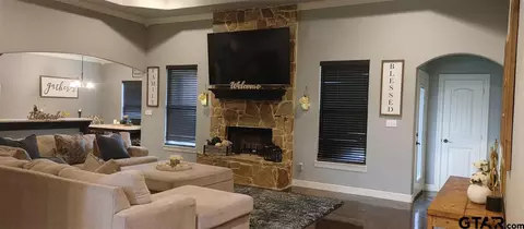 137 Cooper Dr, Longview, TX 75603 photo 2