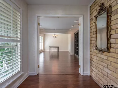 1607 Willowview St, Longview, TX 75604 photo 14