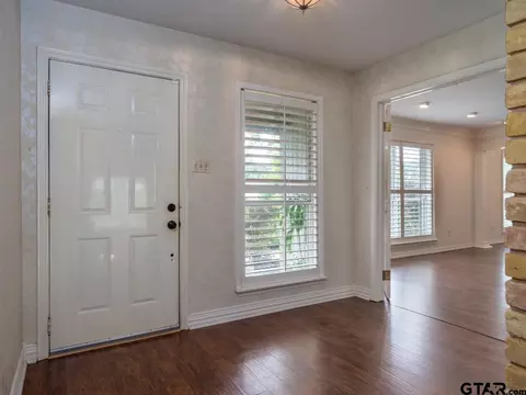 1607 Willowview St, Longview, TX 75604 photo 13