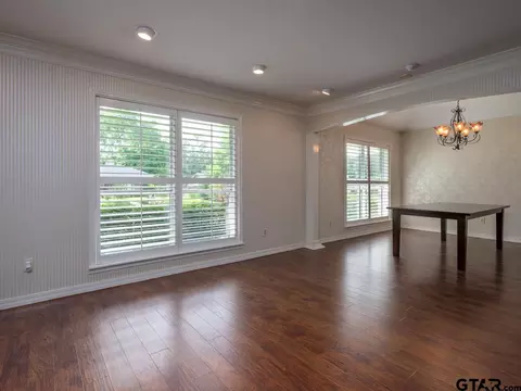 1607 Willowview St, Longview, TX 75604 photo 17