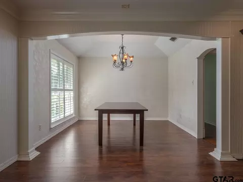 1607 Willowview St, Longview, TX 75604 photo 15