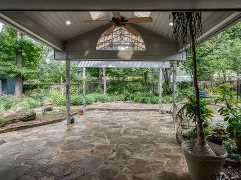 1607 Willowview St, Longview, TX 75604 photo 3