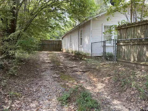 2013 E Devine, Tyler, TX 75701 photo 2