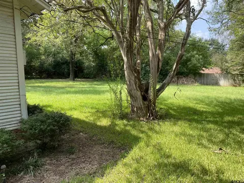 2013 E Devine, Tyler, TX 75701 photo 3