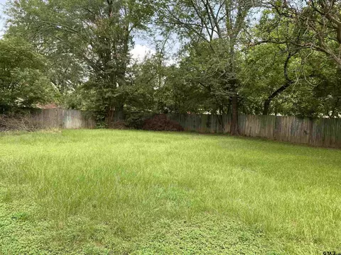 2013 E Devine, Tyler, TX 75701 photo 5