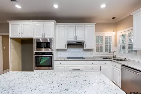 105 Brookside Cir, Longview, TX 75604 photo 3