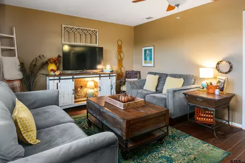 430 E Ohio St, Van, TX 75790 photo 4